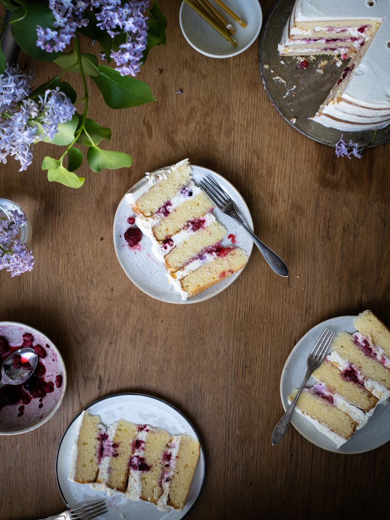 vanilková torta s ovocím na reze