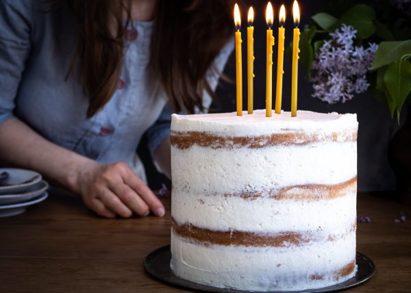 narodeninová torta so sviečkami